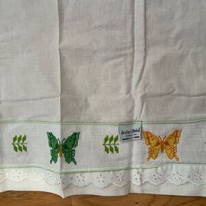 NWOT ANDY & HELEN embroidered flat bedsheet